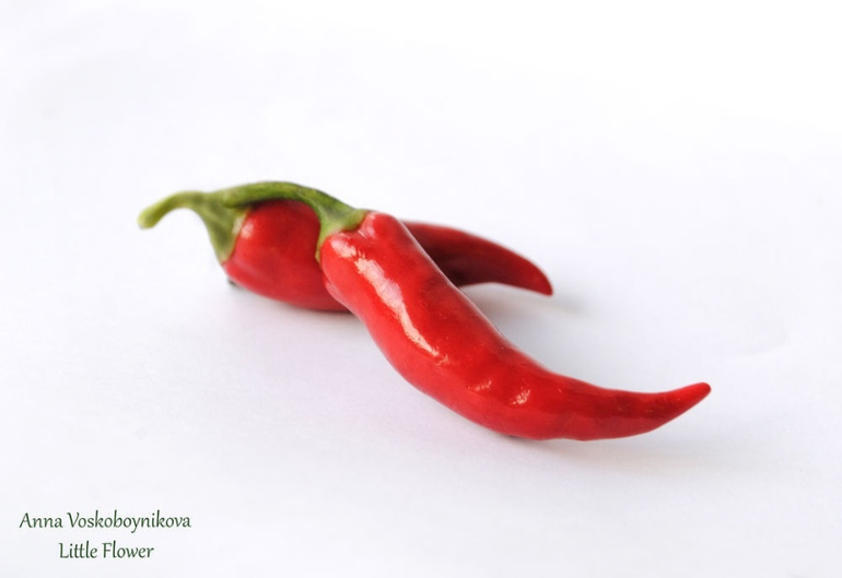 Брошь "Красный перчик"