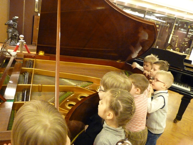 Музей музыкальных инструментов им. Глинки. Отчет и группа №2