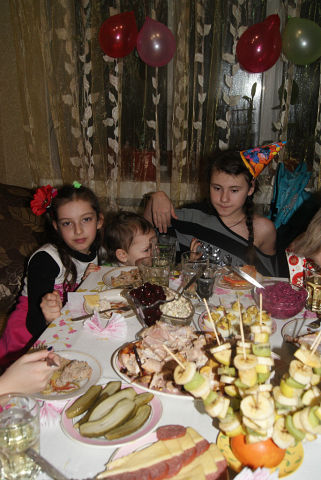 СНЕЖКИН ДЕНЬ РОЖДЕНИЕ)))
