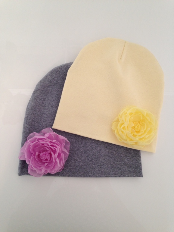 трикотажные шапочки с цветком