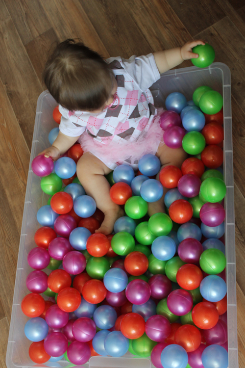 Обзор игрушек 0-6 мес.Очень много фото!