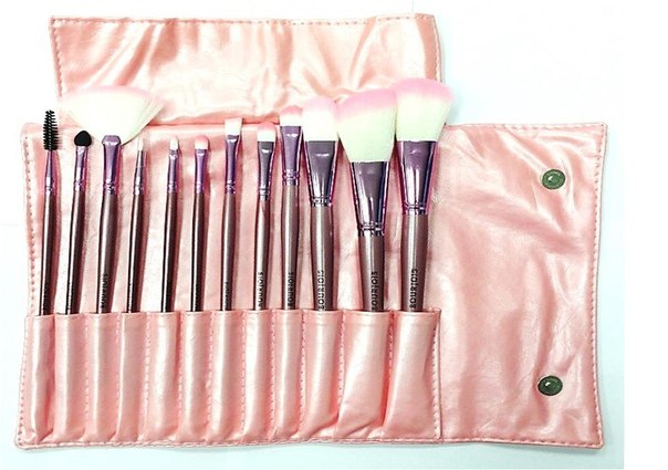 Продаю наборы кистей для макияжа от 900р!