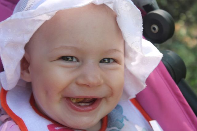 вылезли боковые верхние резцы))9 мес.28 дней!