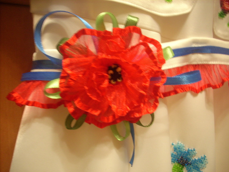 Я его вышила и пошила!