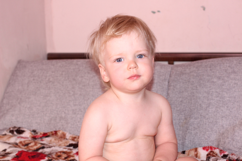 Чей это ребенок..?