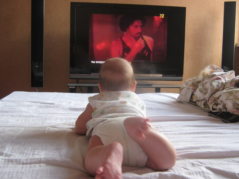 Только так можно полежать на животике минут 5...))