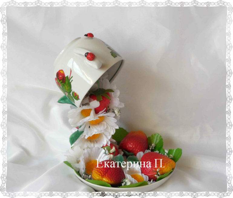 Чашечка с клубничкой.