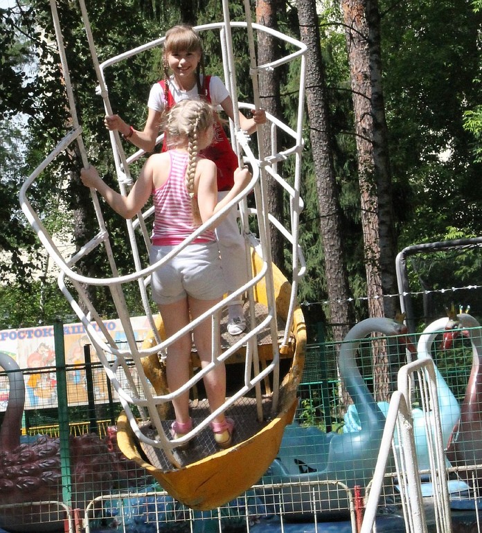 Парк 02.07.14г. Девчонки зажигают. Лучшие подружки))