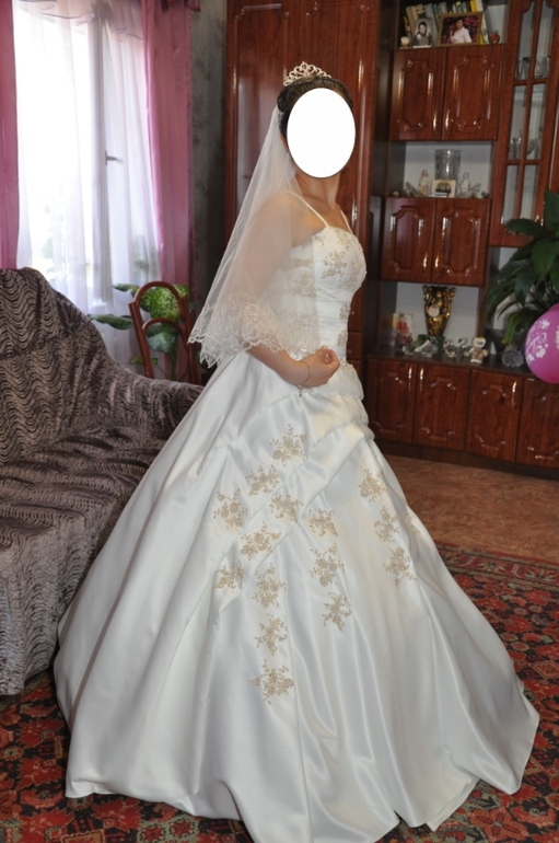 Продам шикарное свадебное платье! размер 42-44-46