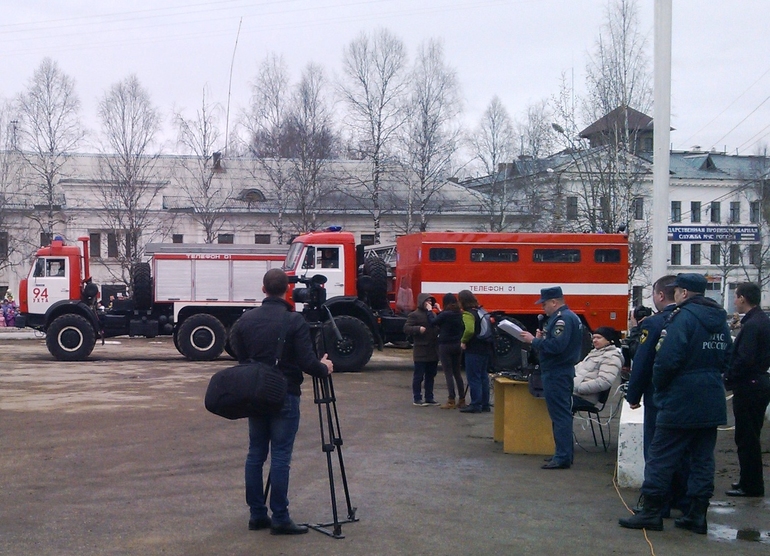 При пожаре звонить 01