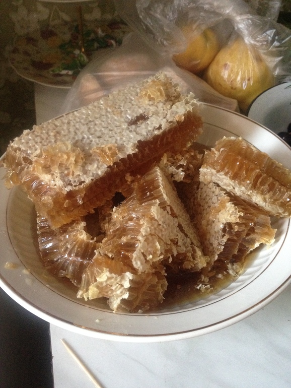 Продам мёд, красную, черную смородину и вишню!!!