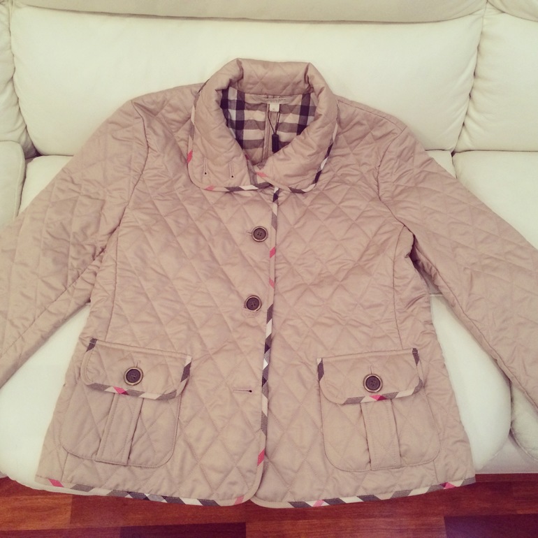 Новая куртка Burberry, на 48-50 размер, цена 400 евро.