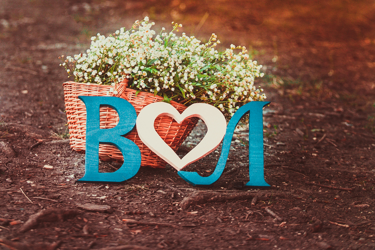 Здесь ЛЮБОВЬ...