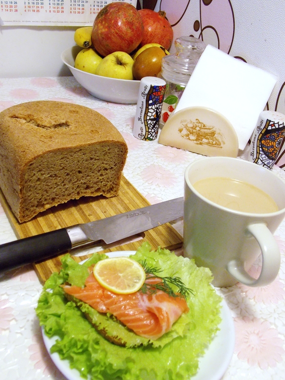 свежайшая слабосоленая рыбка + черный хлебушек+ заварной кофе= приятное настроения на весь день;-)