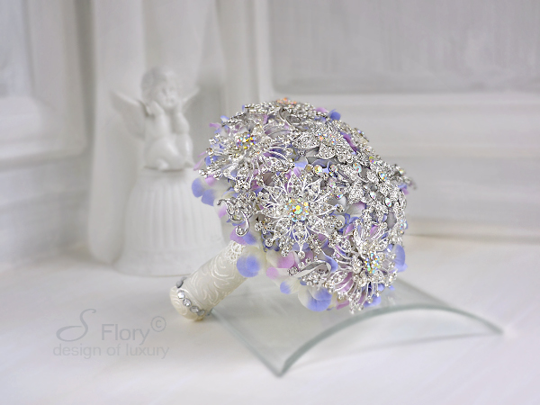 Новые букеты из брошей и новый стиль:-)