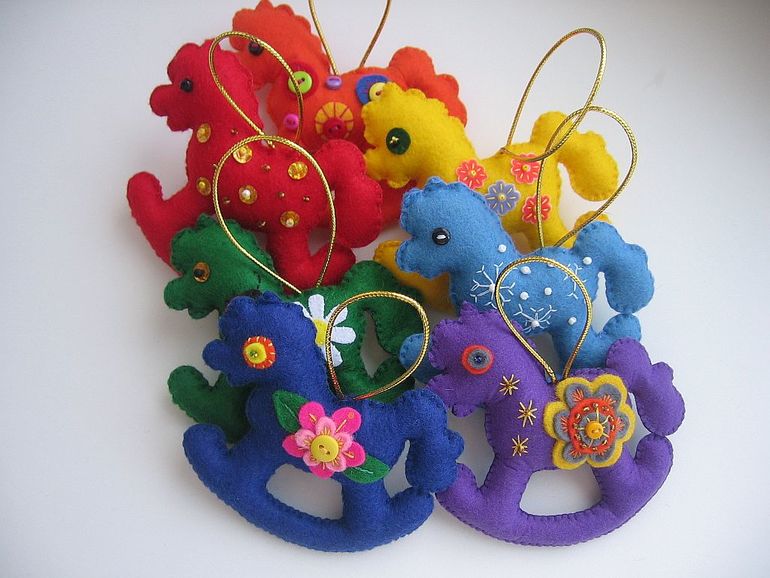 Радужные лошадки