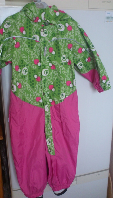 Демисезонный комбинезон фирмы Lenne для девочки. Верх ткань ACTIVE (непродуваемая и непромокаемая ткань) , внутри подкбадка хб, баечка.
