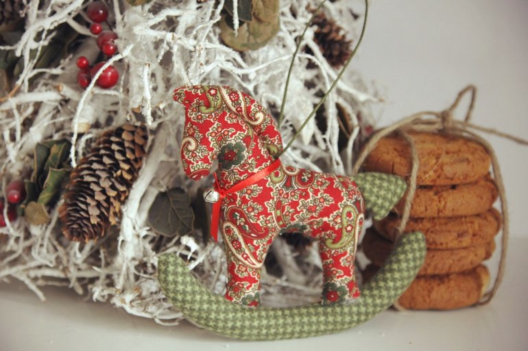 Новогодние лошадки.