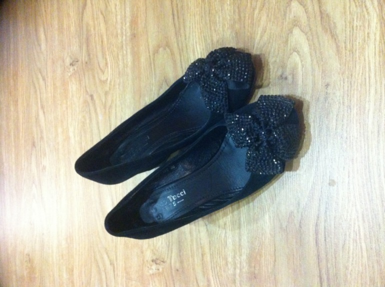 Женские замшевые туфли на танкетке в отличном состоянии. Размер 38. Цена 950 р. Брала за 4500 р. Носила пару раз.