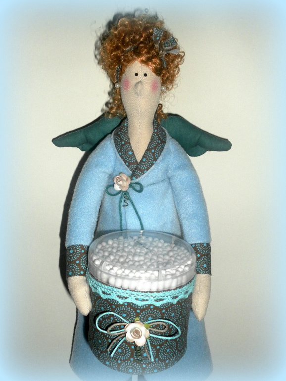 А вот и моя первая хранительница ватных палочек)))