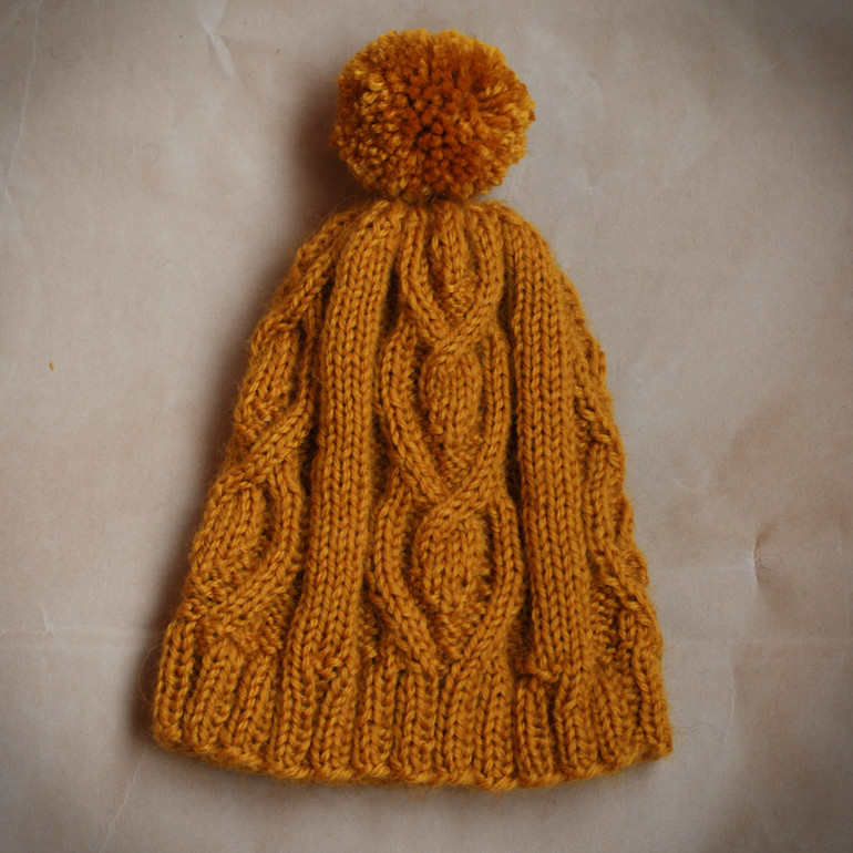 Вязаные шапочки на продажу