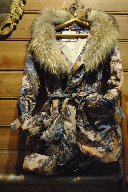 Женский пуховик MOON IN WELLS