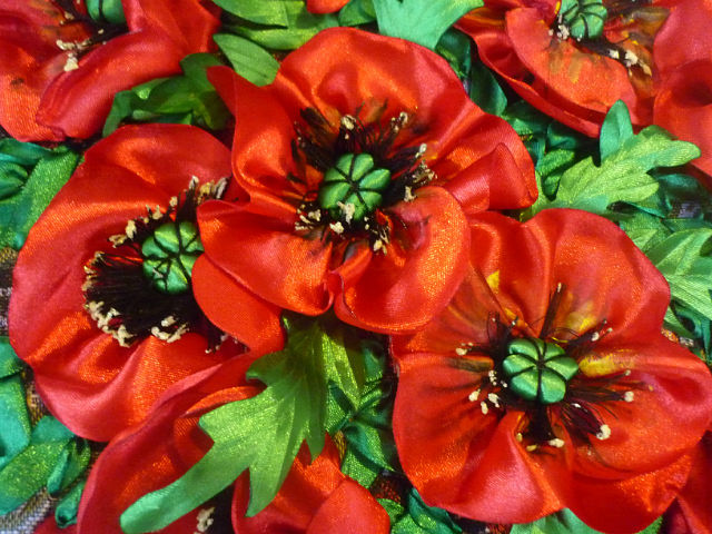 немного вышивки лентами.вышивалось давно.