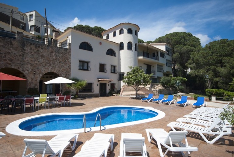Вилла-замок на 18 человек на побережье Коста Брава, в LLORET DE MAR.