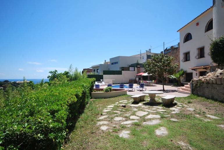 Вилла-замок на 18 человек на побережье Коста Брава, в LLORET DE MAR.