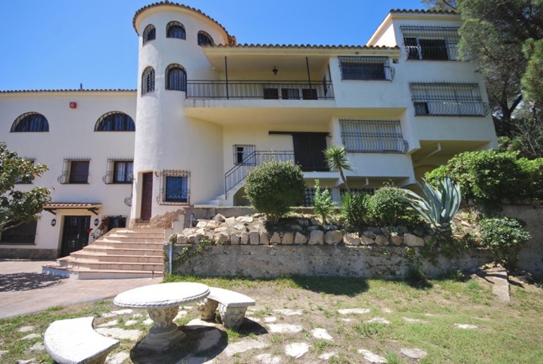 Вилла-замок на 18 человек на побережье Коста Брава, в LLORET DE MAR.
