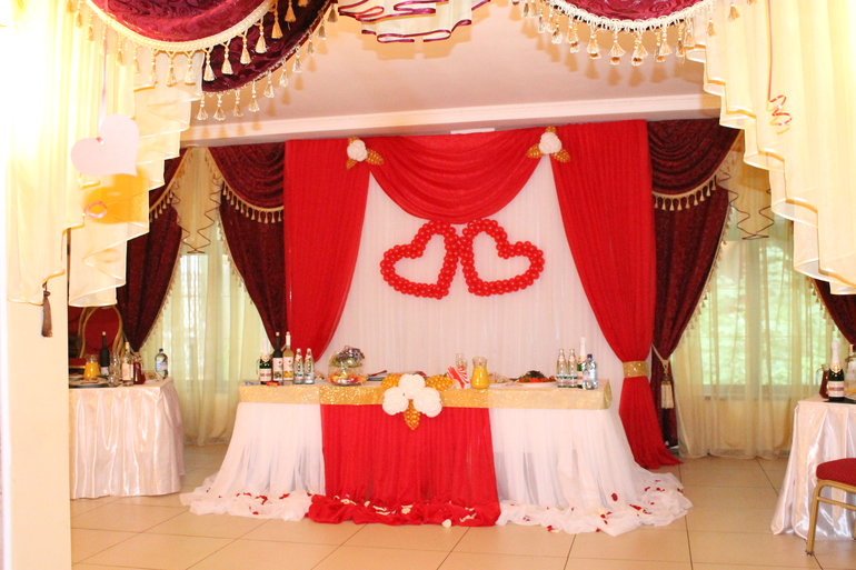 ОФОРМЛЕНИЕ СВАДЬБЫ ТКАНЯМИ И ВОЗДУШНЫМИ ШАРАМИ