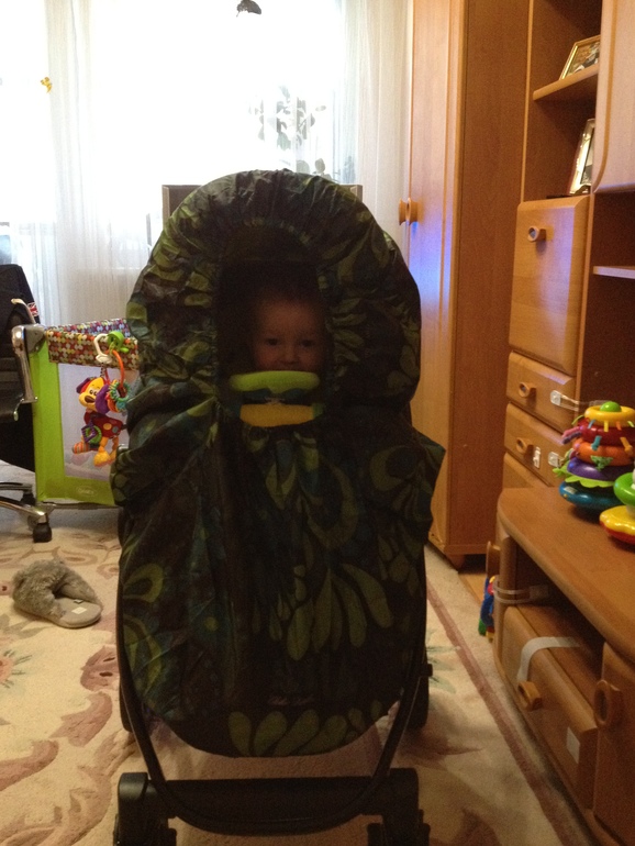 Примеряла модный дождевик-снеговик на Graco Evo и Knorr baby Classic