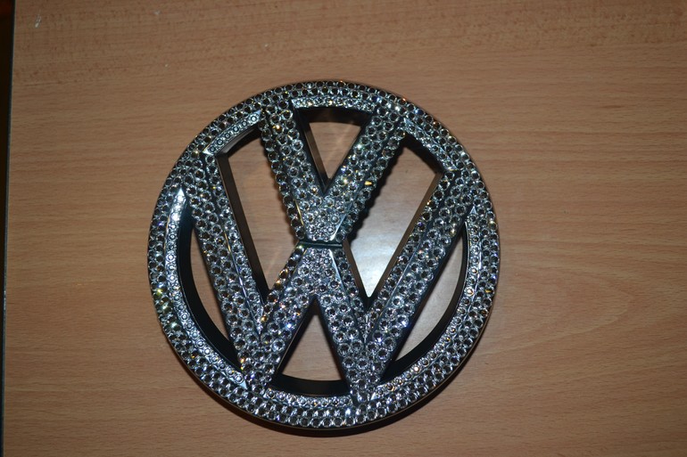 Инкрустация кристаллами Swarovski...