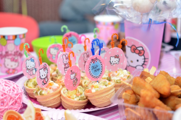 Наше годовасие в стиле Китти )))