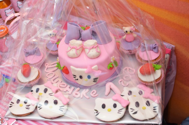 Наше годовасие в стиле Китти )))