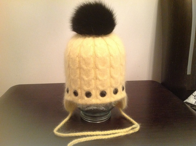 Зимние шапочки и манишки.