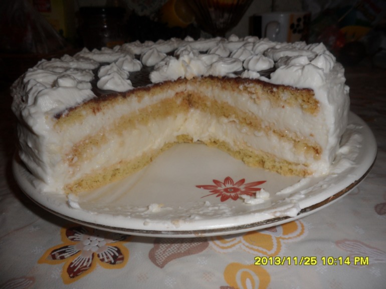 Птичье молоко!) украшены сливками