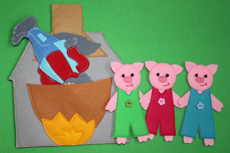 Три поросёнка.