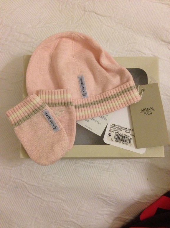 ARMANI BABYновые с цеником для девочки новорожденной и шапочка 2500 (с ценником и бирками и коробкой,можно на подарок и себе)есть еще комбинезон ARMANI
