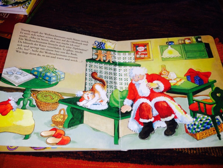 Новогодние книги с окошками на немецком
