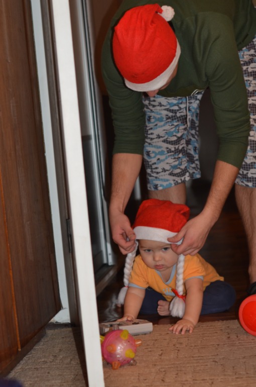 Первая подготовка к Новому Году и наша елочка