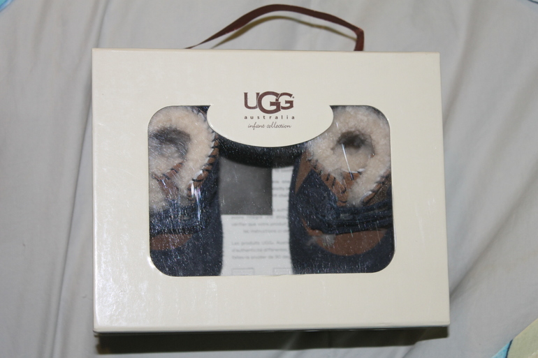 Новые UGG родные от 0 до 1 месяца в подарочной коробочке