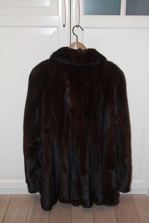 Шуба расклешённая из норки. Цена 46 т.р.
