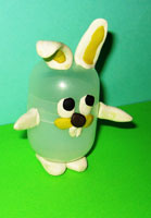 Лепим животных из киндера и пластилина