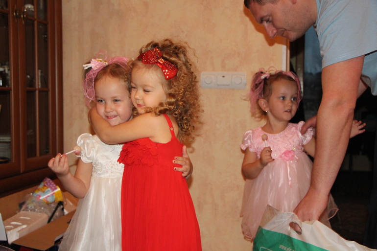 Наши 3 годика на даче!