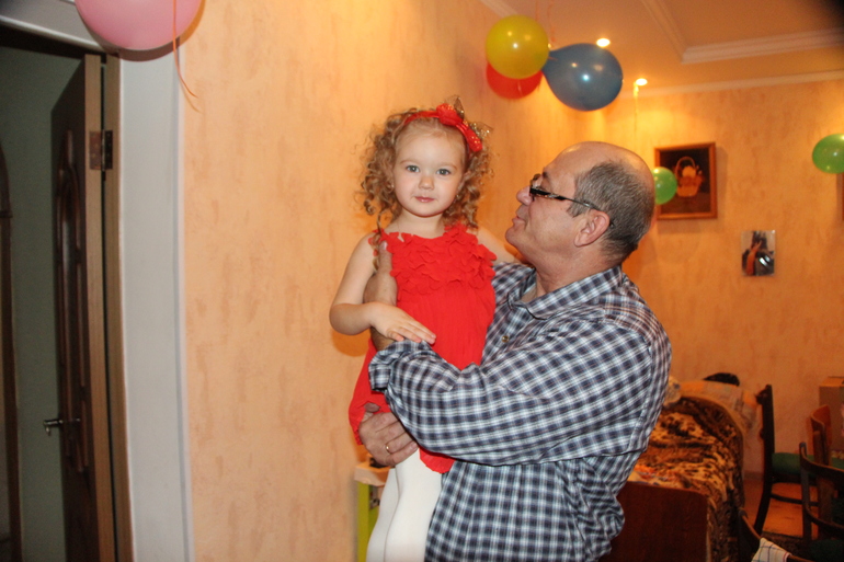 Наши 3 годика на даче!