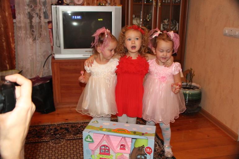 Наши 3 годика на даче!