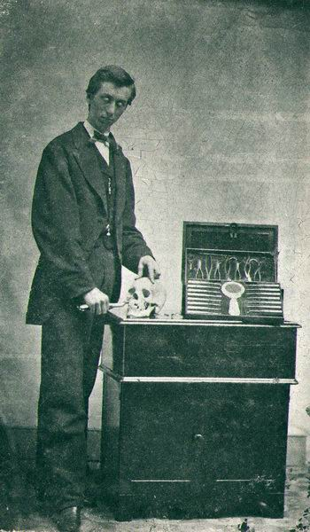 "Дом странных детей" (Рэнсом Риггз)