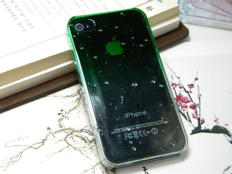 Жесткие чехлы для iPhone 4/4S. В пути)