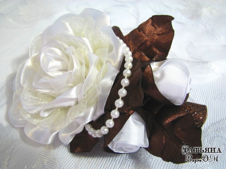 Заколочка "Белые розы"